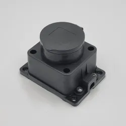 Розетка каучукова з захисною кришкою 401 2Р+РЕ IP44 LEE Розетка каучукова з захисною кришкою 401 2Р+РЕ IP44 LEE